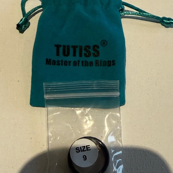 NEW Men's Black and Gold Inlay Tungsten Carbide Ring Size 9 - Picture 10 of 11